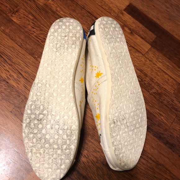 Handpainted Peter Pan TOMS - Picture 8 of 10